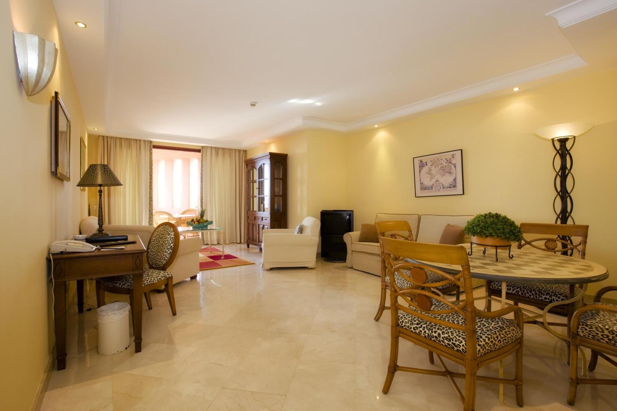 Bahia Beach Apartments Estepona Rum bild