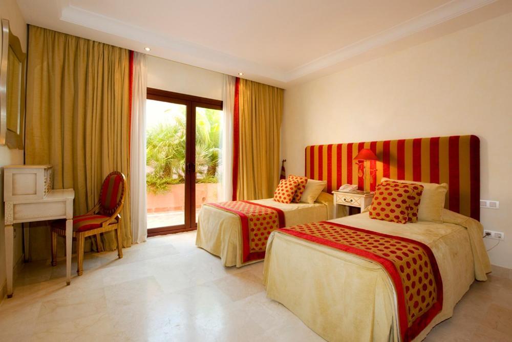 Bahia Beach Apartments Estepona Exteriör bild