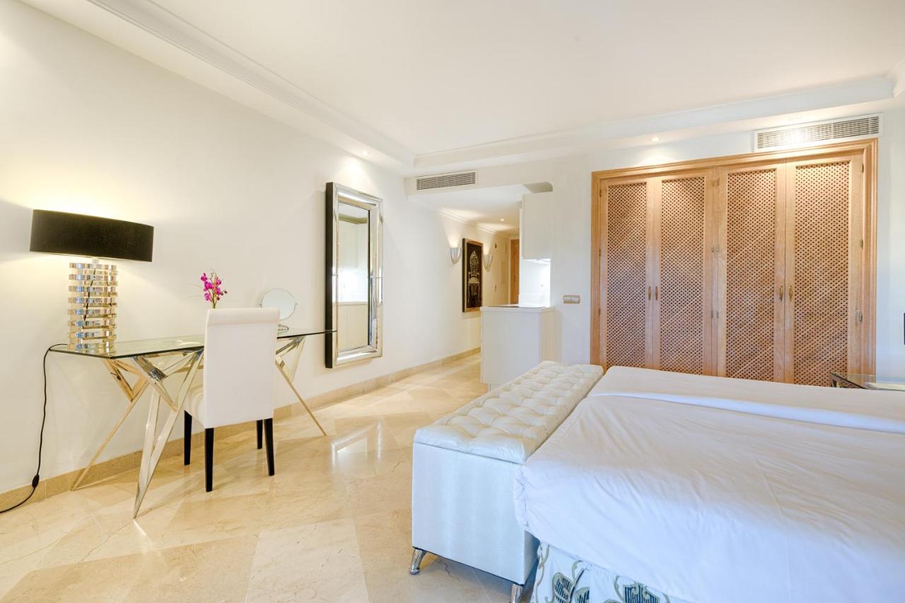 Bahia Beach Apartments Estepona Exteriör bild